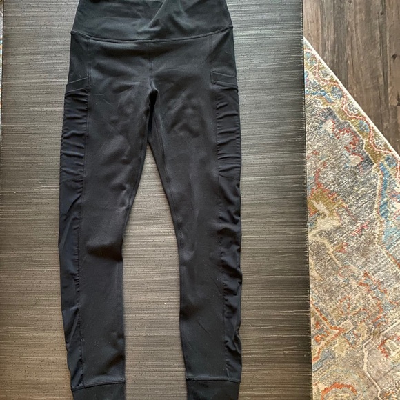 Fabletics Mesh Pocket Leggings - Picture 6 of 9